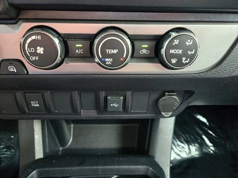 Used 2020 Toyota Tacoma SR w/ SX Package AWD/4WD image 28
