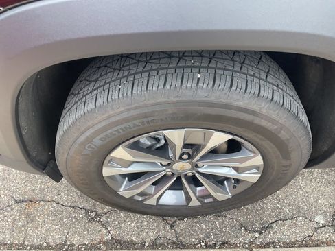 Used 2025 Chevrolet Equinox LT w/ Convenience Package II image 18