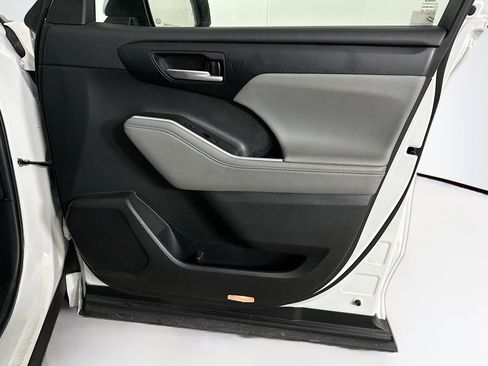 Used 2023 Toyota Highlander XLE image 34