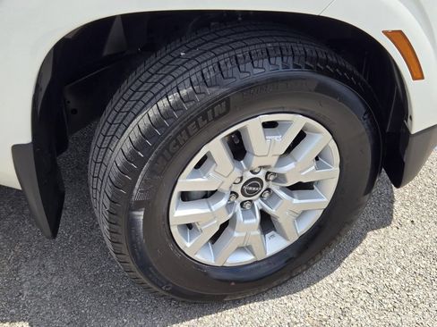 Used 2024 Nissan Frontier SV w/ SV Convenience Package AWD/4WD image 7