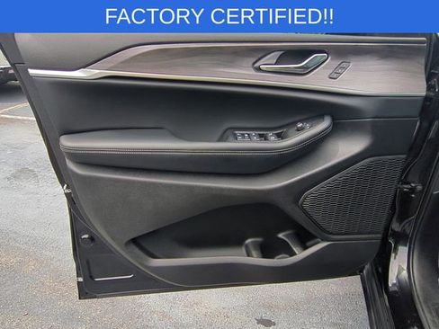 Certified 2025 Jeep Grand Cherokee L Limited w/ Black Appearance Package image 25