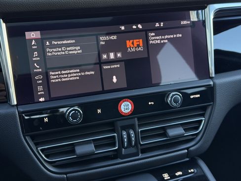 Used 2025 Porsche Macan image 19