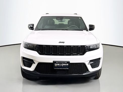 Used 2023 Jeep Grand Cherokee Altitude image 2