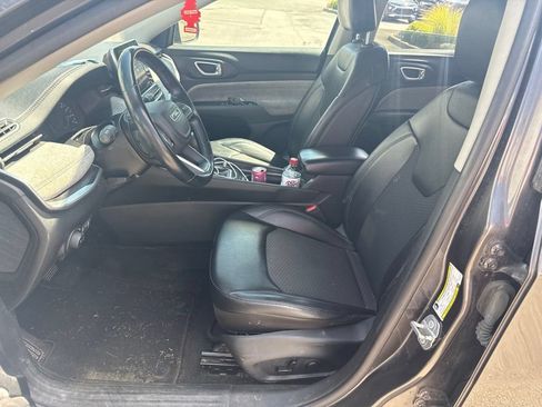 Used 2022 Jeep Compass Latitude w/ Sun and Sound Group AWD/4WD image 6