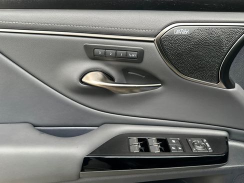 Used 2025 Lexus ES 300h w/ Accessory Package (Z2) FWD image 12