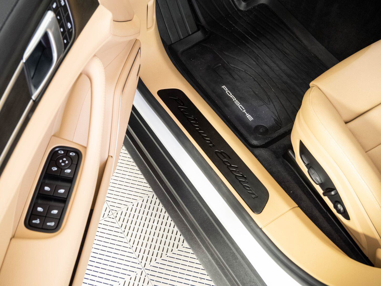 Used 2023 Porsche Panamera Platinum Edition RWD image 8