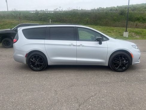 New 2026 Chrysler Pacifica Select w/ S Appearance Package AWD/4WD image 4