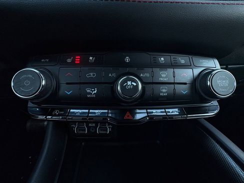 Used 2023 Dodge Durango GT image 25