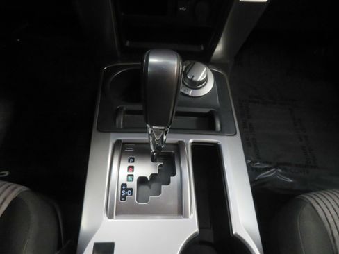 Used 2022 Toyota 4Runner SR5 AWD/4WD image 46