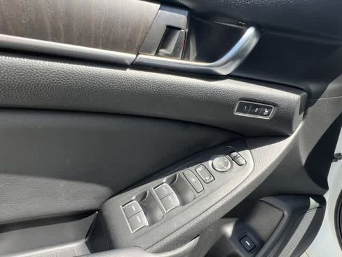Used 2018 Honda Accord Touring image 14