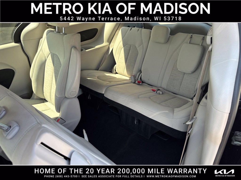 Used 2018 Chrysler Pacifica Touring Plus FWD image 35