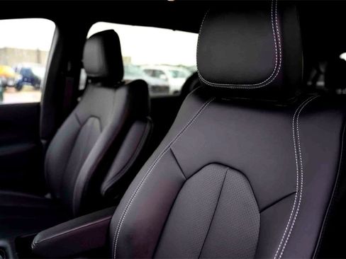 New 2026 Chrysler Voyager LX image 9