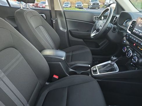 Used 2024 Hyundai Venue SEL image 10