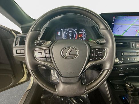 Used 2022 Lexus ES 350 Ultra Luxury w/ Accessory Package 2 FWD image 9