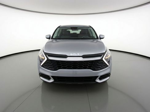 Used 2025 Kia Sportage LX image 2
