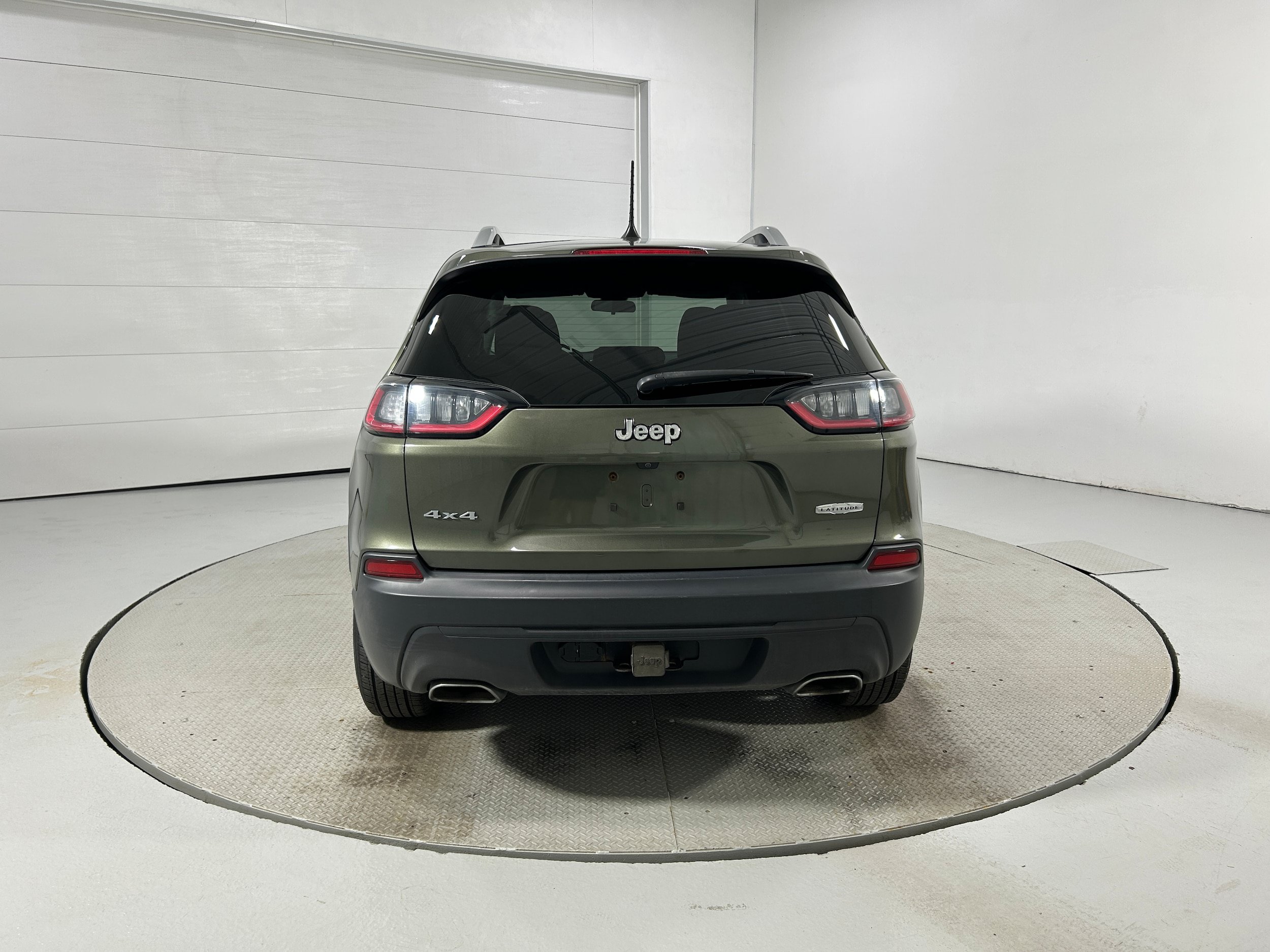 Used 2019 Jeep Cherokee Latitude w/ Cold Weather Group AWD/4WD image 31