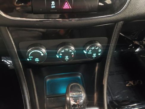 Used 2013 Chrysler 200 Touring FWD image 20