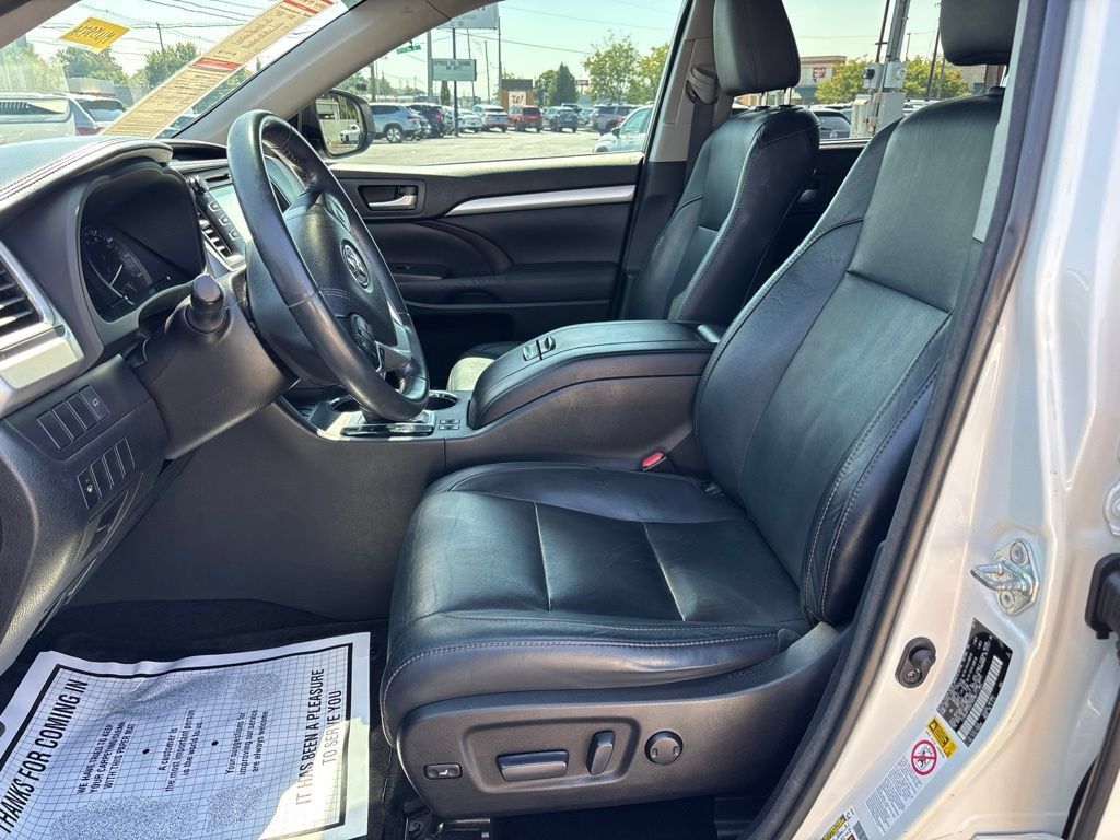 Used 2016 Toyota Highlander XLE FWD image 16