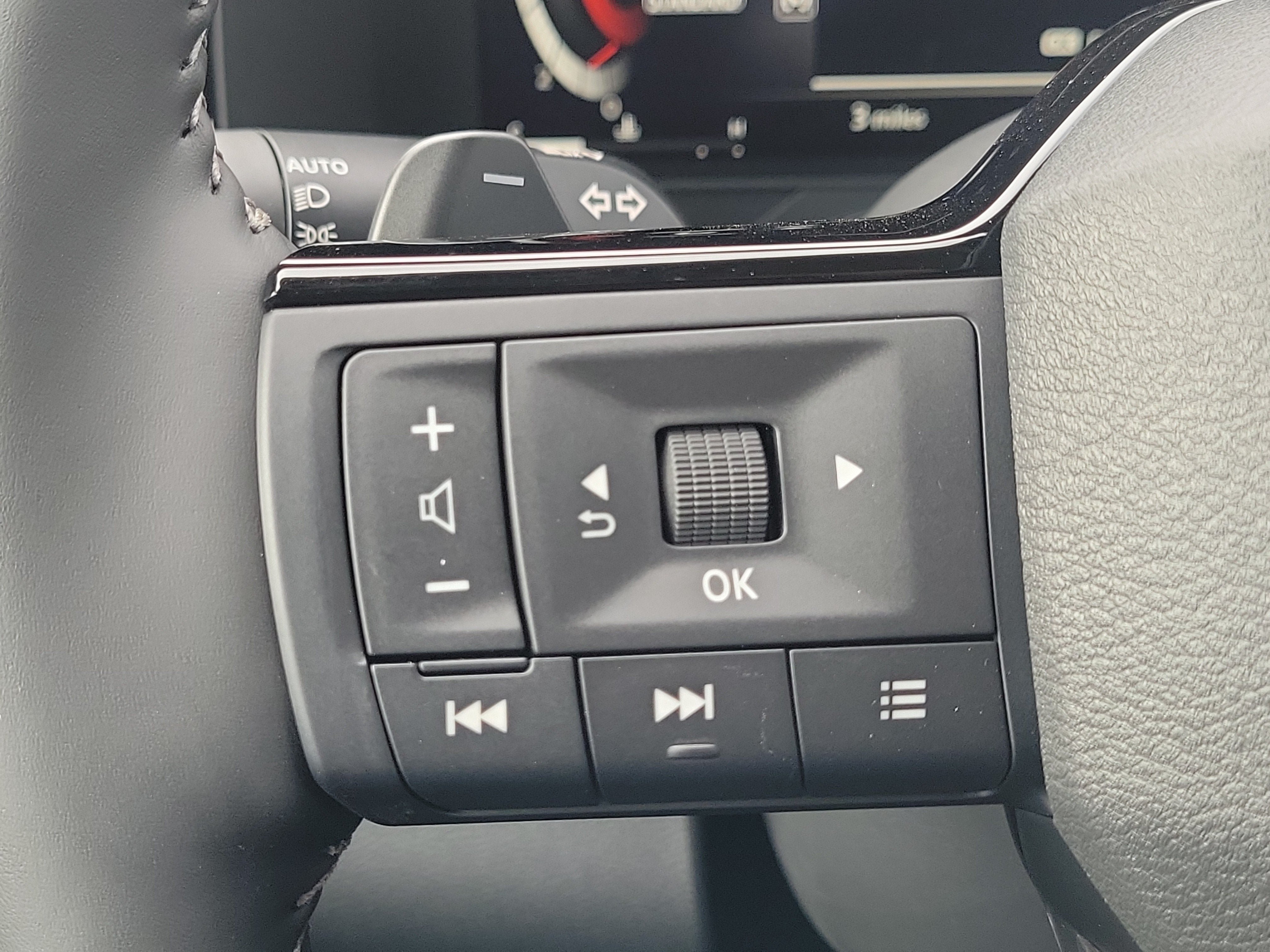 New 2026 Nissan Pathfinder SL FWD image 23