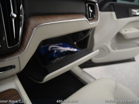 Used 2022 Volvo XC60 T8 Inscription Expression w/ Advanced Package image 32