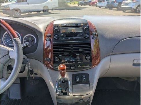 Used 2005 Toyota Sienna XLE Limited FWD image 58