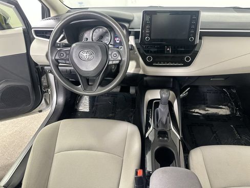 Used 2020 Toyota Corolla LE FWD image 17