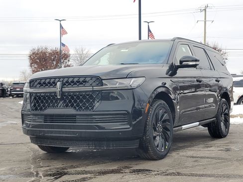 New 2025 Lincoln Navigator Reserve w/ Jet Appearance Package image 2