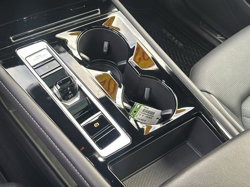 Used 2025 Volkswagen Atlas Cross Sport SEL Premium R-Line image 21