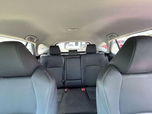 Used 2021 Toyota Venza LE image 14