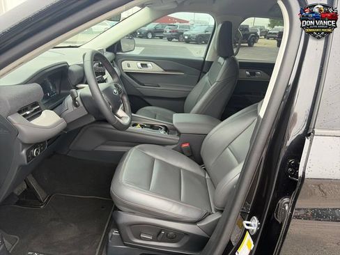 Used 2025 Ford Explorer Active w/ Active Comfort Package RWD image 10