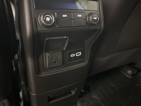 Used 2023 GMC Acadia SLE w/ Driver Convenience Package FWD image 43