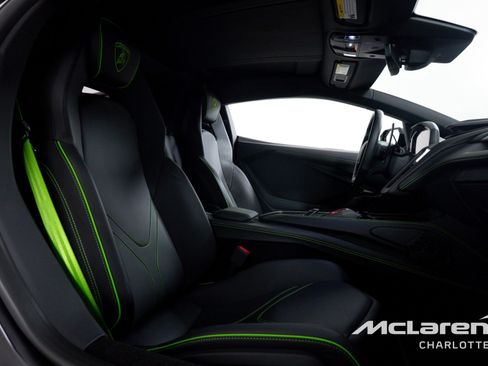 Used 2024 Lamborghini Revuelto AWD/4WD image 21