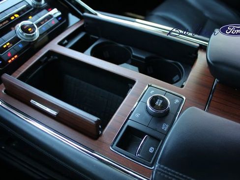 Used 2021 Lincoln Navigator Reserve image 17