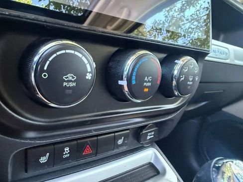 Used 2014 Jeep Compass Latitude w/ Sun/Sound Group FWD image 21