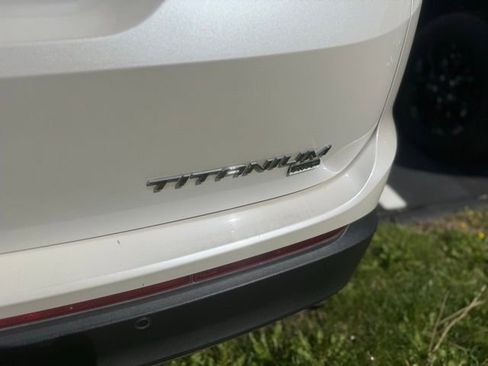 Used 2017 Ford Edge Titanium w/ Equipment Group 301A image 9