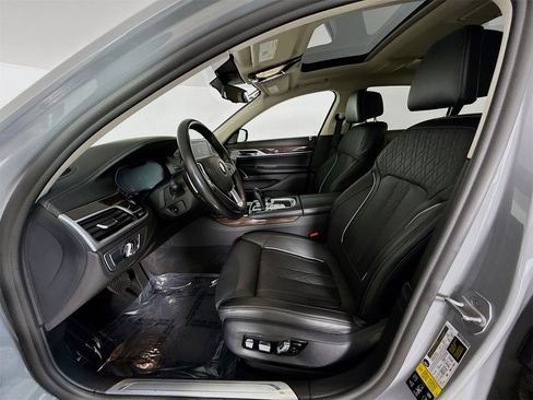 Used 2021 BMW 750i xDrive w/ Executive Package image 22