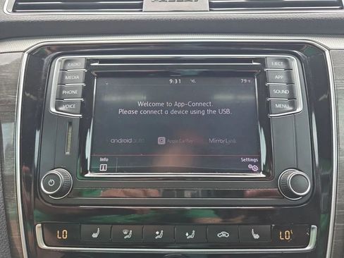 Used 2018 Volkswagen Passat 2.0T SE FWD image 25