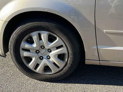 Used 2016 Dodge Grand Caravan SE w/ Quick Order Package 29E SE image 12