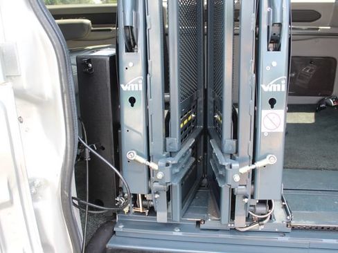 Used 2016 Chevrolet Express 2500 RWD image 22
