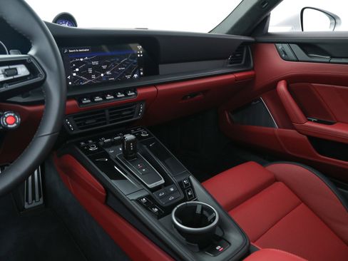 Used 2025 Porsche 911 Carrera 4 GTS image 32