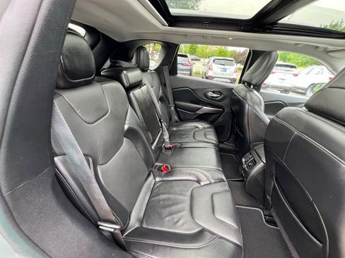 Used 2021 Jeep Cherokee Limited AWD/4WD image 27