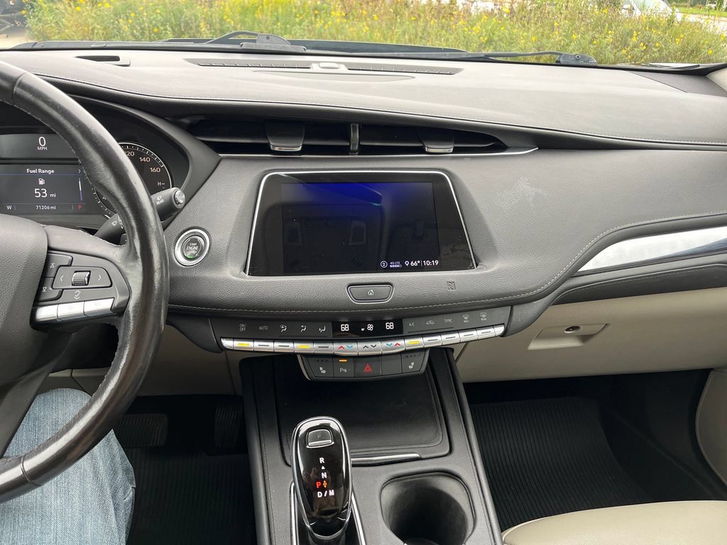 Used 2020 Cadillac XT4 Luxury w/ Cold Weather Package FWD image 22