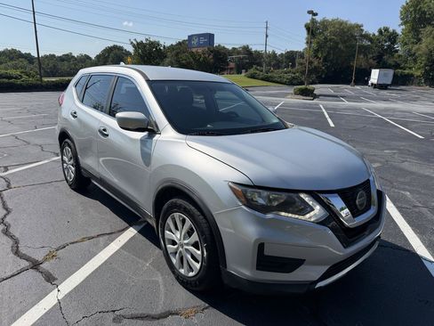Used 2018 Nissan Rogue S FWD image 3