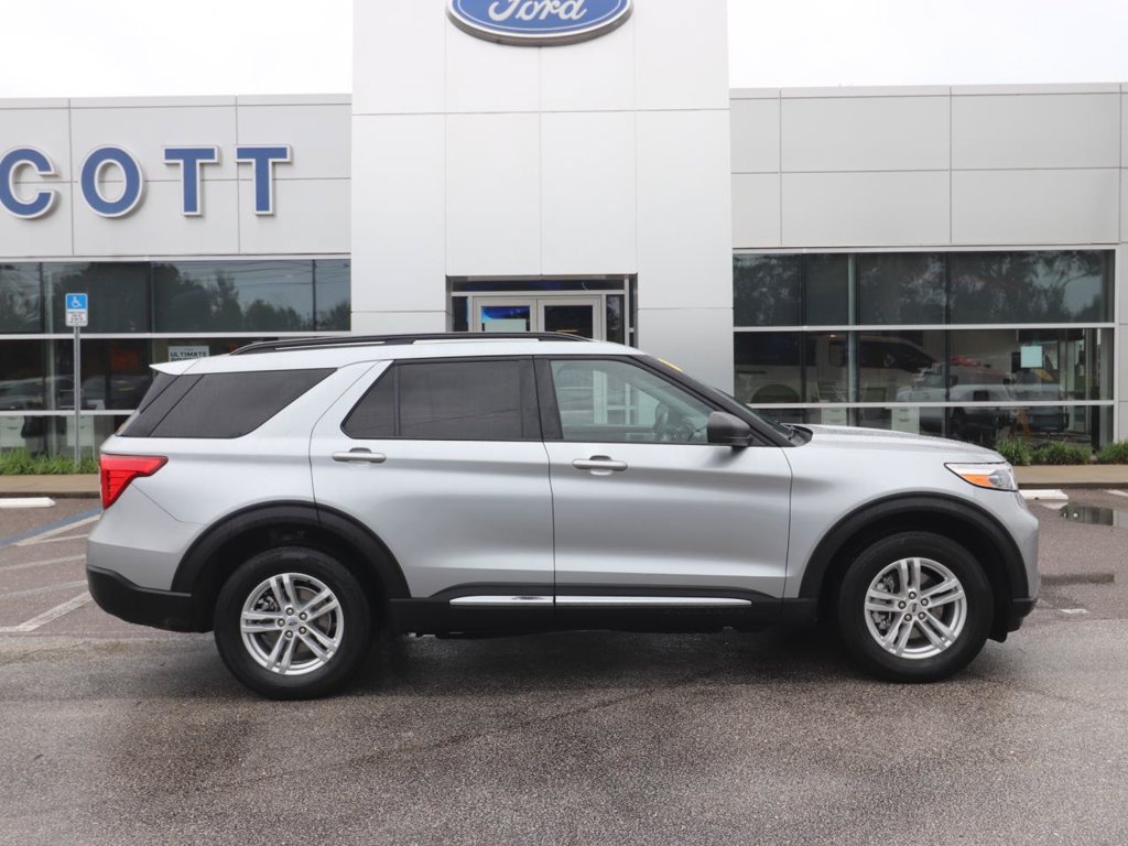 Used 2023 Ford Explorer XLT w/ Equipment Group 202A AWD/4WD image 15