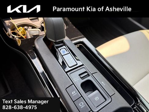 Used 2024 Toyota Prius XLE FWD image 27