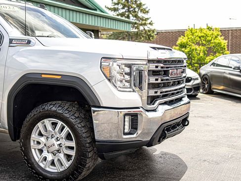 Used 2022 GMC Sierra 3500 SLE w/ SLE Value Package AWD/4WD image 3
