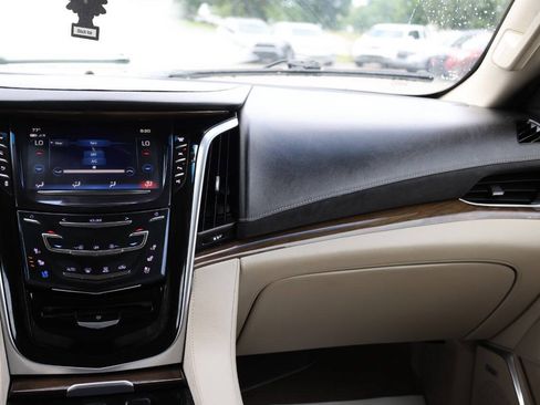 Used 2020 Cadillac Escalade ESV Premium Luxury AWD/4WD image 27
