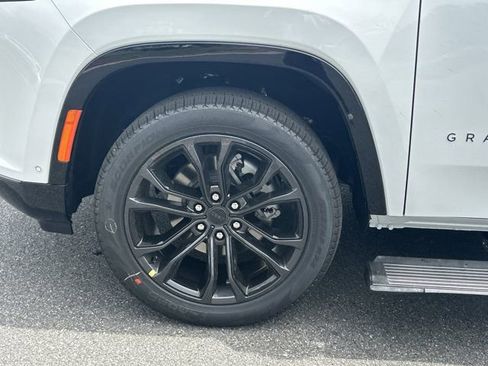 New 2026 Jeep Grand Wagoneer Summit image 11