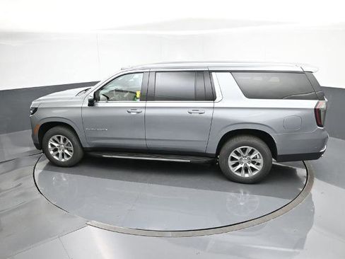 New 2025 Chevrolet Suburban Premier image 19