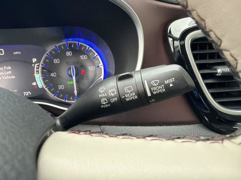Used 2020 Chrysler Pacifica Limited w/ Advanced Safetytec Group FWD image 19